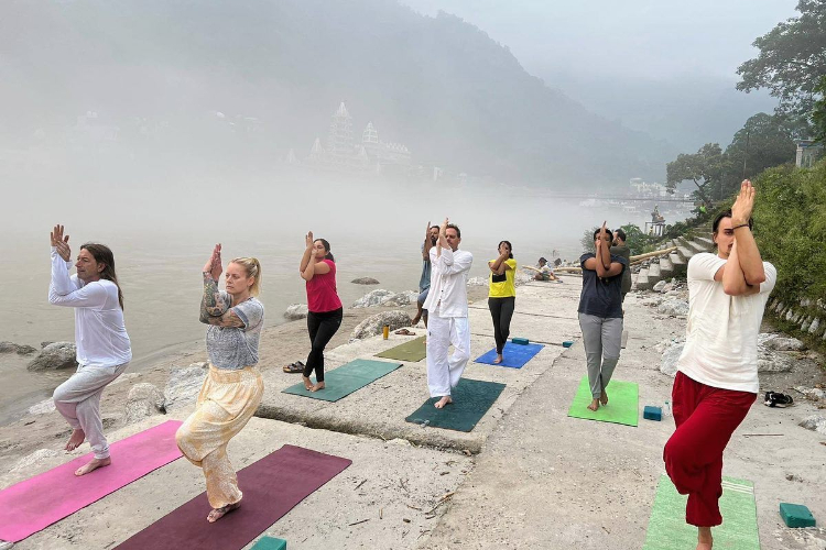 Top 10 100 Hrs Yoga Teacher Training Courses in Rishikesh