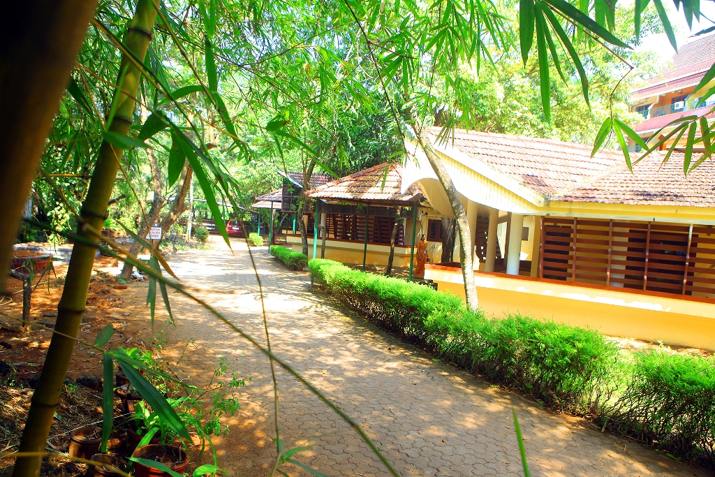 Vaidyaratnam Nursing Home Ayurveda Center 