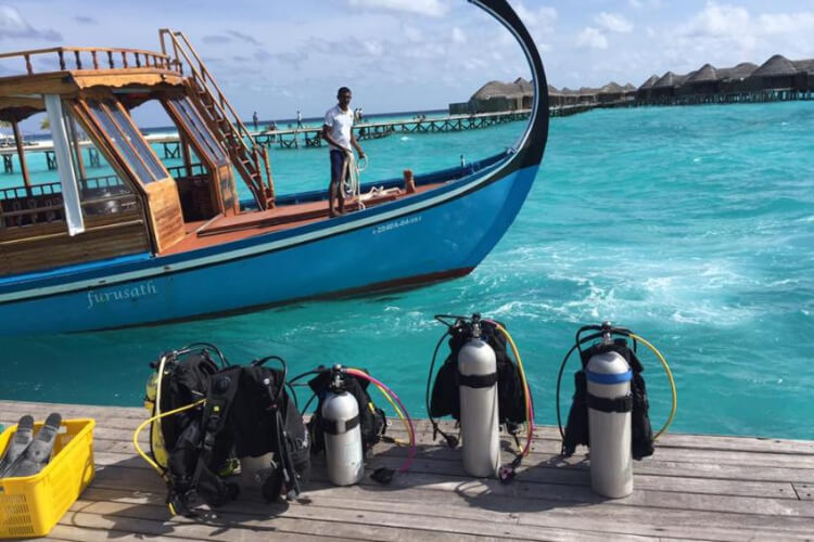 Tgi Maldives Halaveli Diving Image