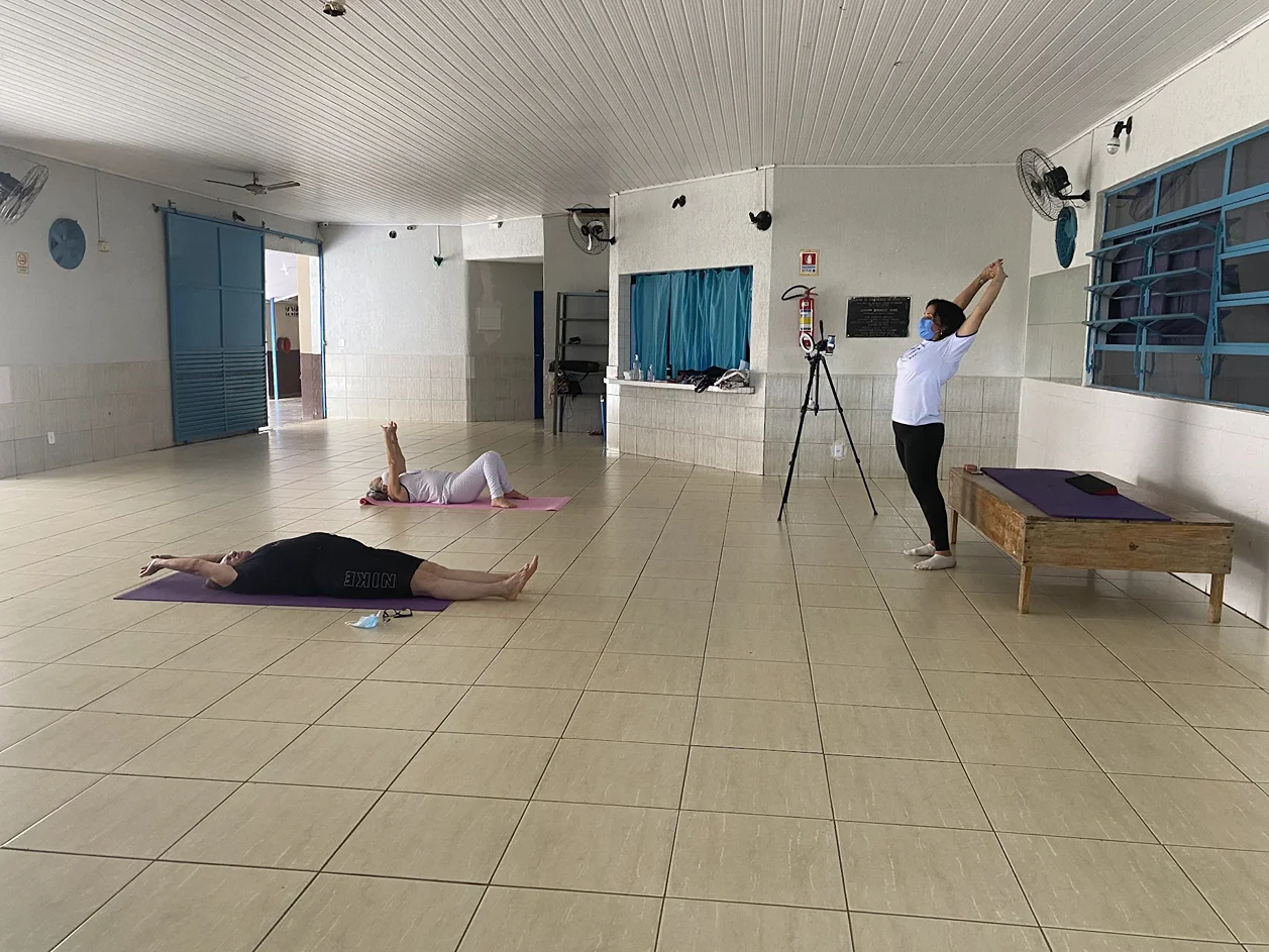Yoga na Comunidade de Sobradinho Brazil